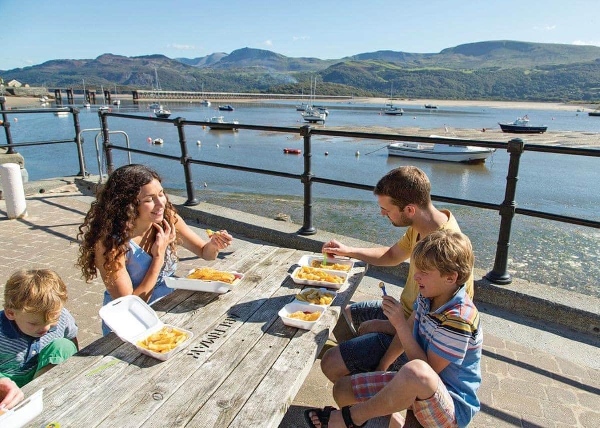 Barmouth Bay Holiday Park Llanddwywe Exteriör bild
